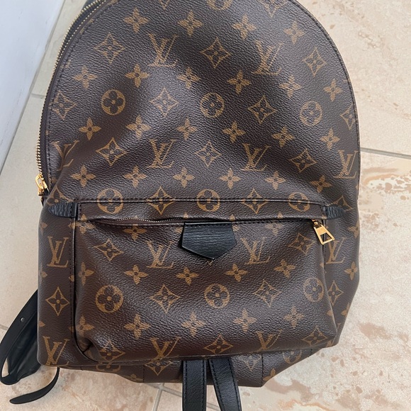 Louis Vuitton backpack - Picture 6 of 9